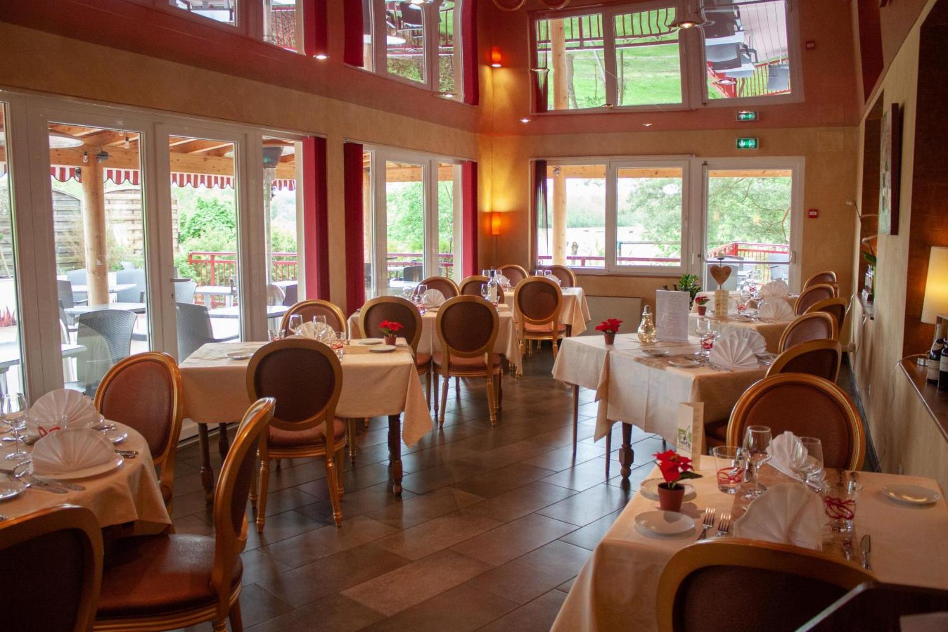 Relais Vosgien - Hotel Restaurant "La Table De Sophia" Saint-Pierremont  Buitenkant foto