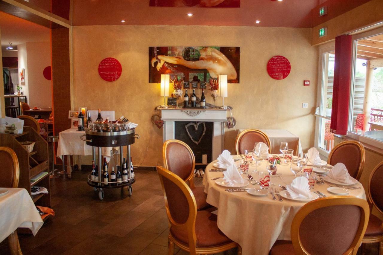 Relais Vosgien - Hotel Restaurant "La Table De Sophia" Saint-Pierremont  Buitenkant foto